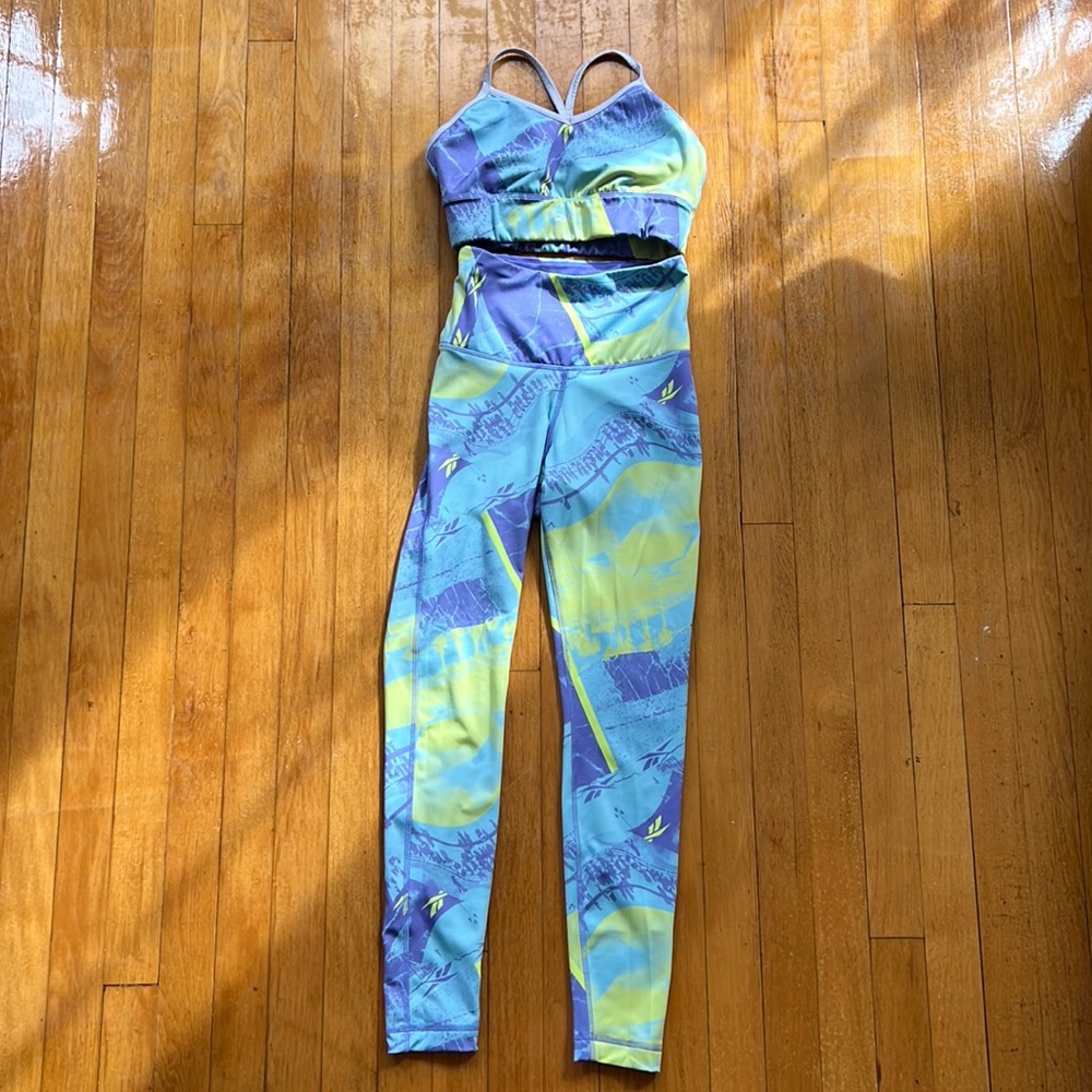 Like new condition workout set from Reebok